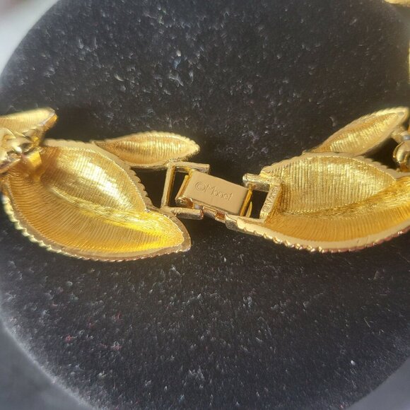 Monet Vintage Statement Elegant Gold-Tone Textured Leaf Motif Collar Necklace - Picture 3 of 3